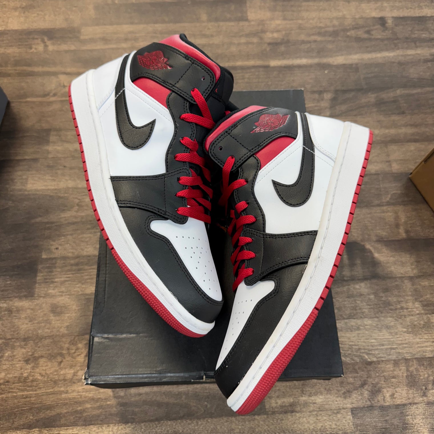 Gym Red Black Toe Jordan 1 Mid (USED)