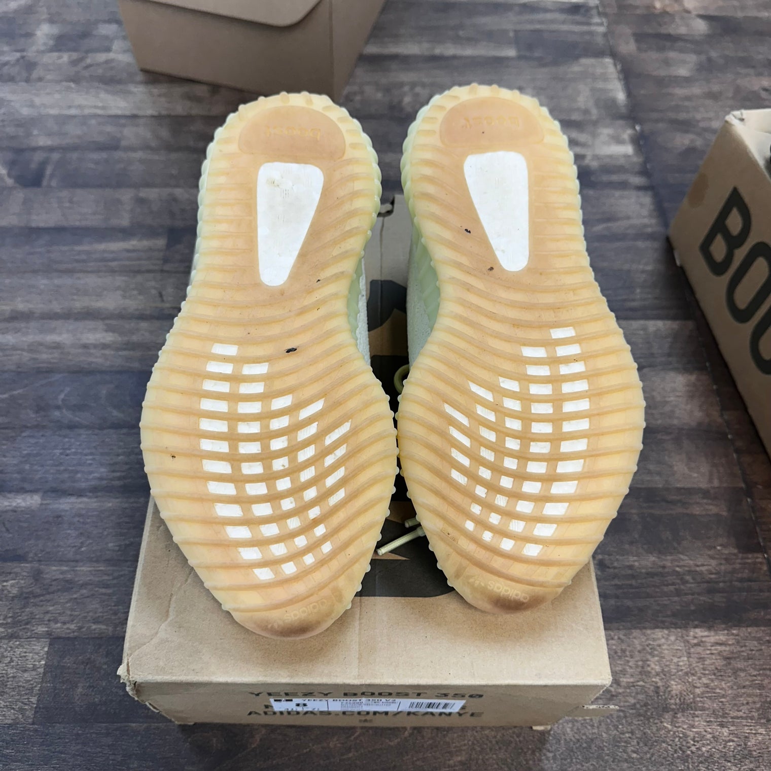 Butter Yeezy 350 (USED,No Insole)