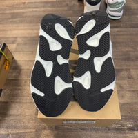 Laceless Analog Yeezy 700 MNVN (USED)