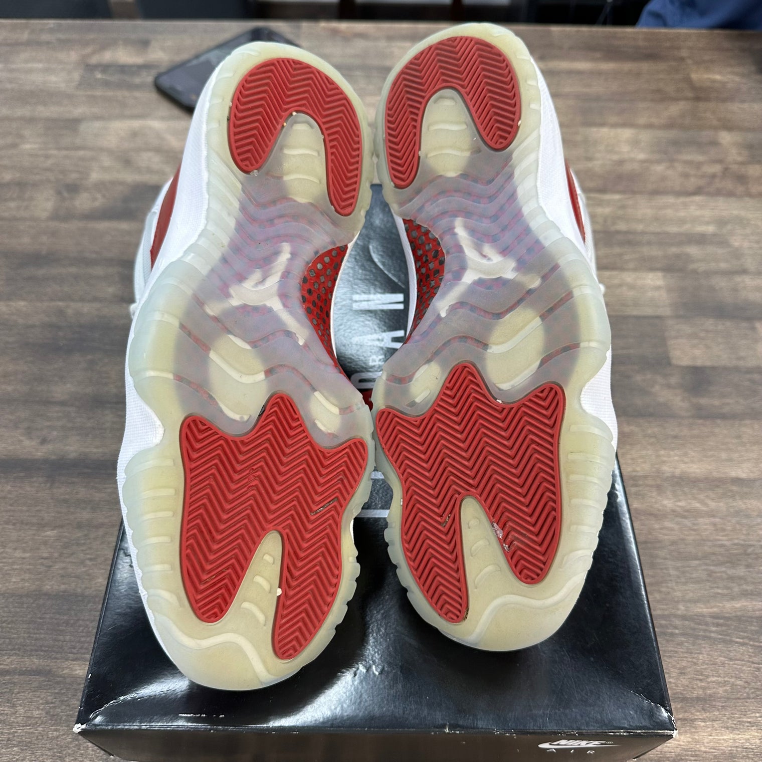 Cherry Jordan 11 (USED)