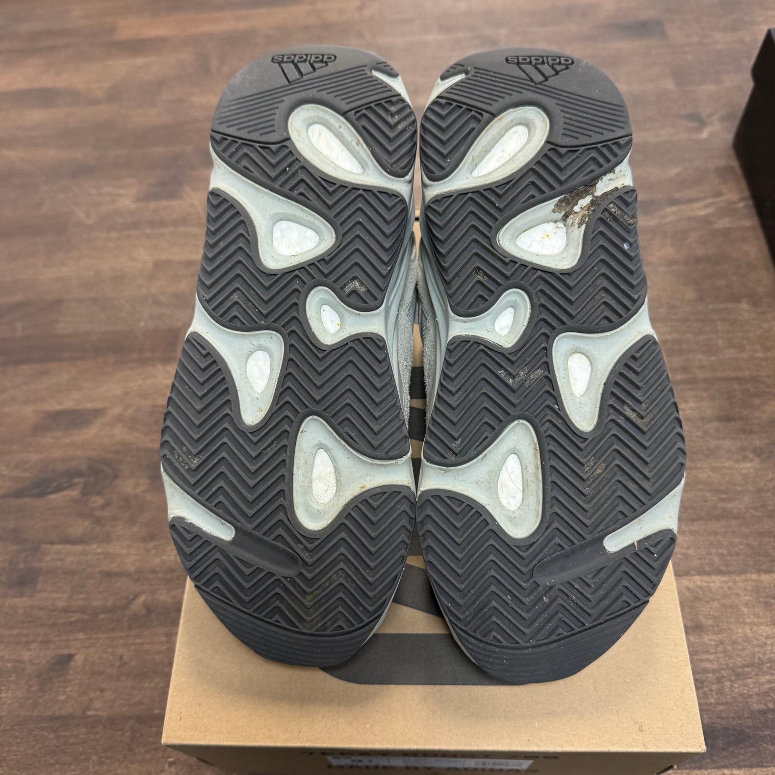 Salt Yeezy 700 (USED)