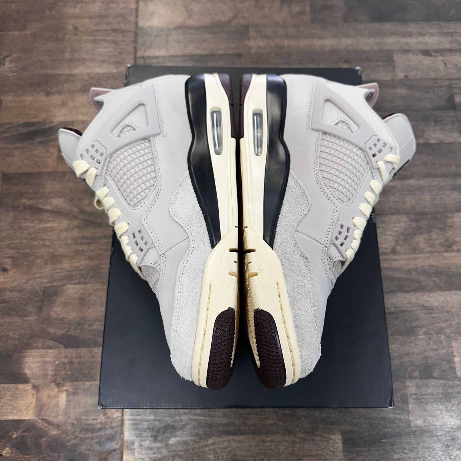 (W) WYWS A Ma Maniere Jordan 4 (USED)