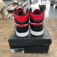 Gym Red Jordan 1 Mid (USED)