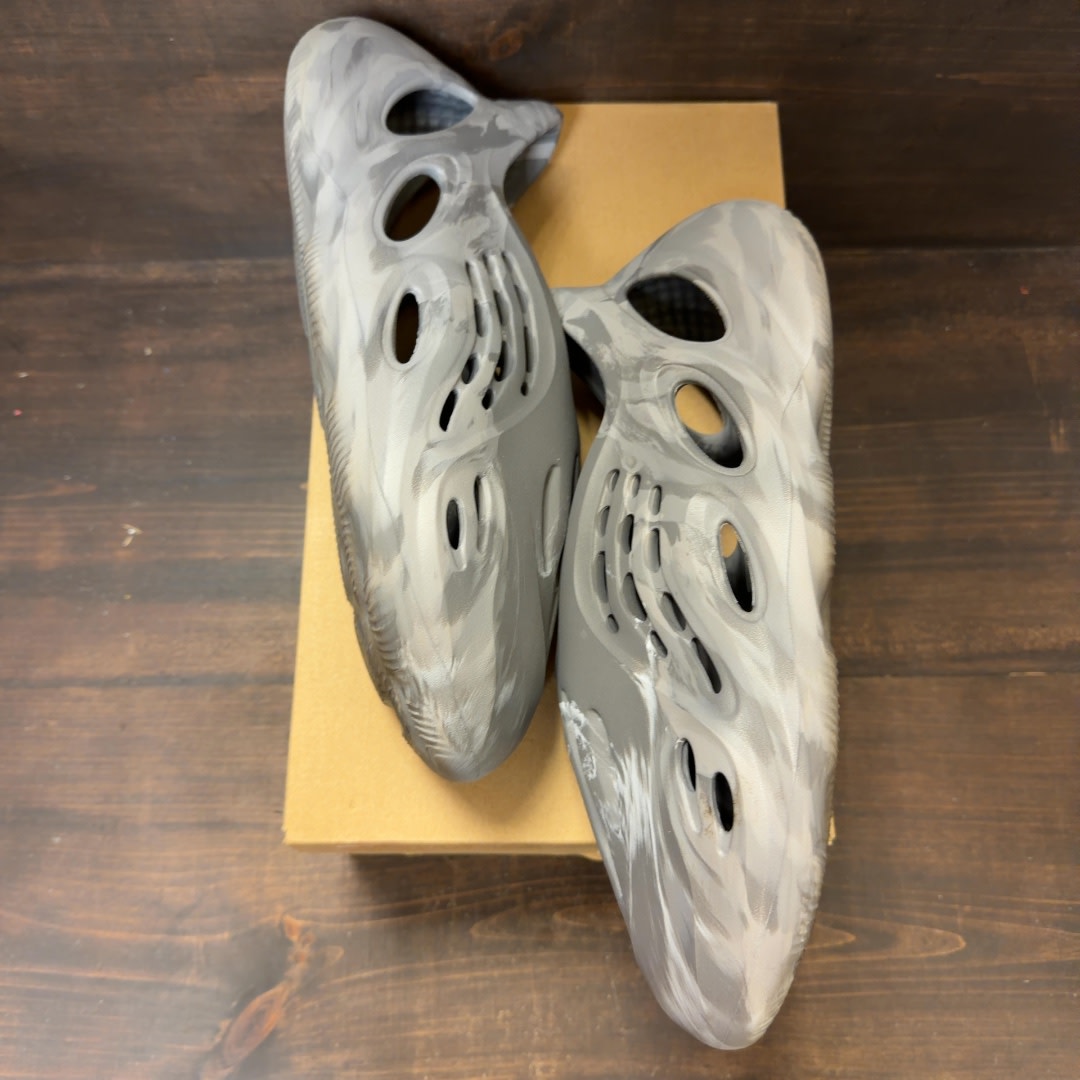 adidas Yeezy Foam RNR MX Granite - Image 2