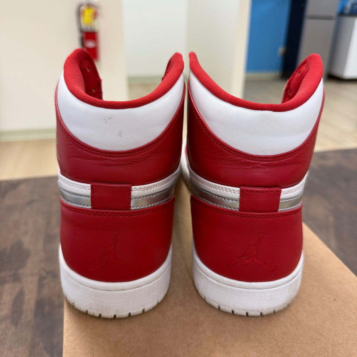 Jordan 1 Retro Silver Medal Size 12 (Pre-Owned) - Image 3