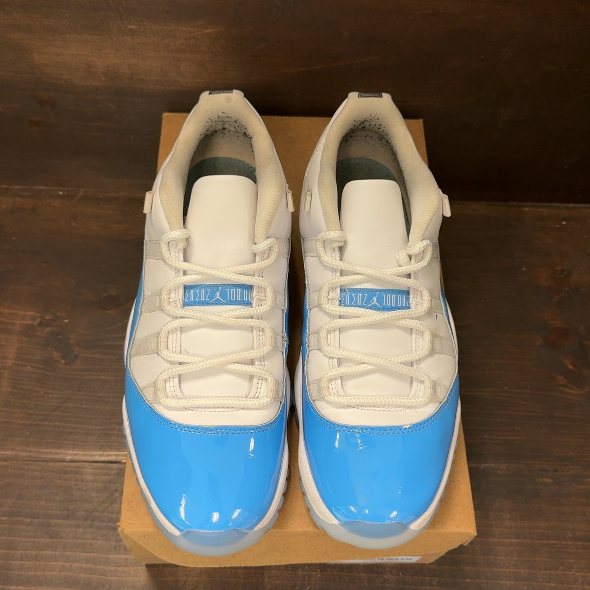 Jordan 11 Retro Low University Blue (2026) Size 10.5 (Pre-Owned) - tag