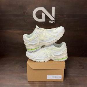 New Balance 1906A White Green Size 5.5 (Pre-Owned) - front