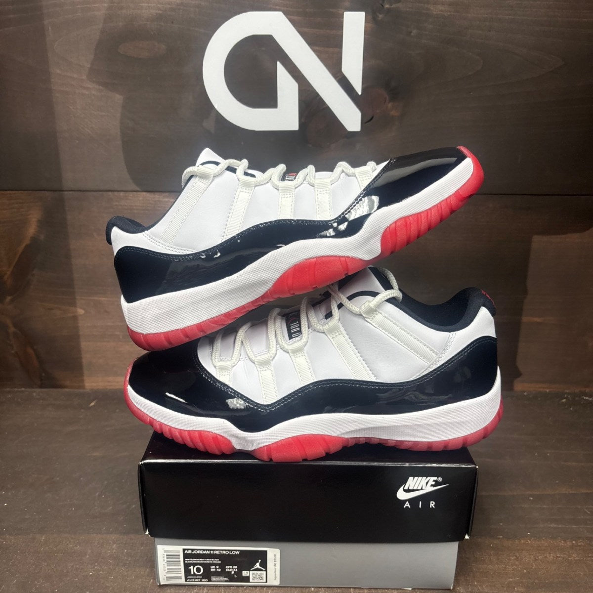 Jordan 11 Retro Low Concord Bred Size 10 (Pre-Owned)