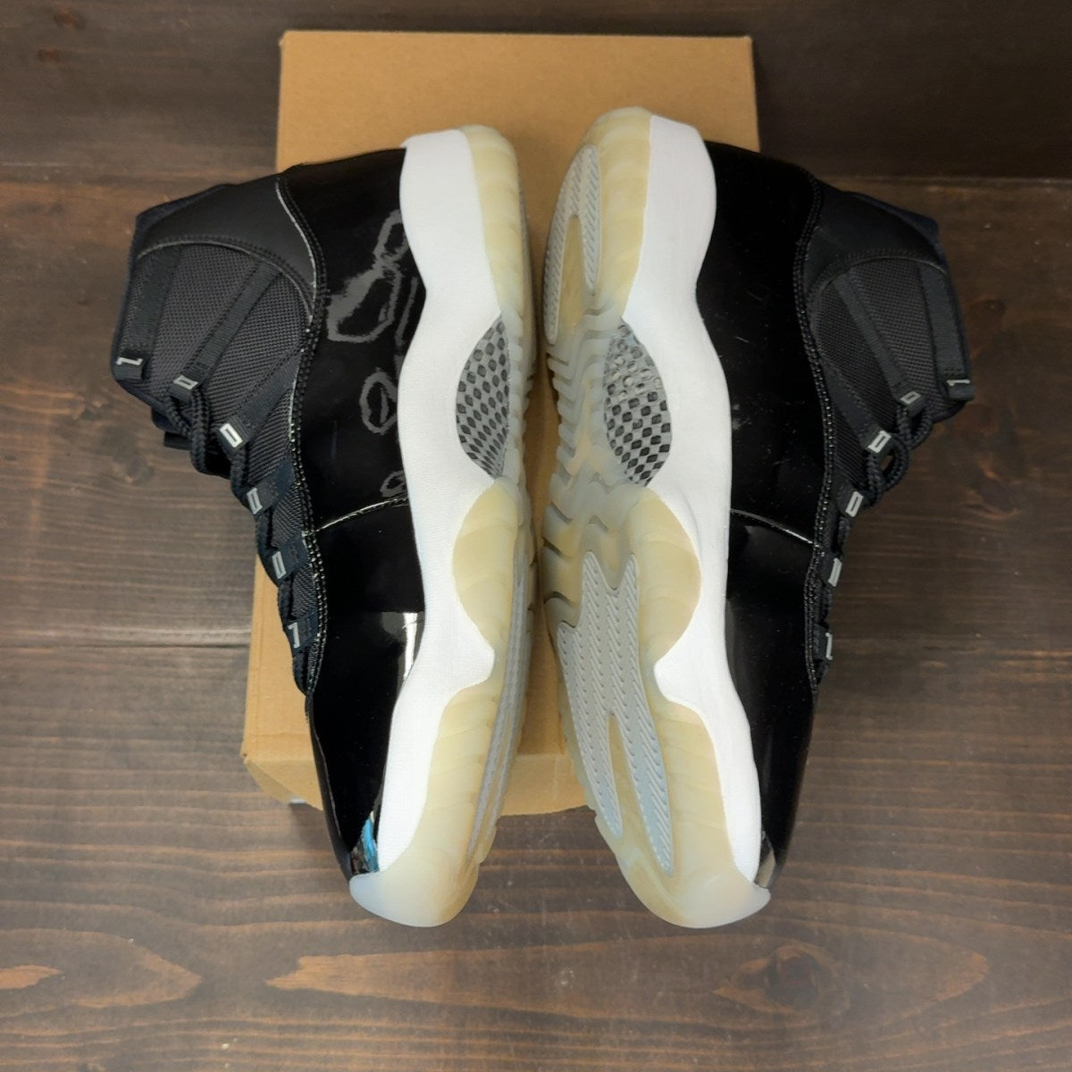 Jordan 11 Retro Jubilee 25th Anniversary Size 13 (Pre-Owned) - Image 4