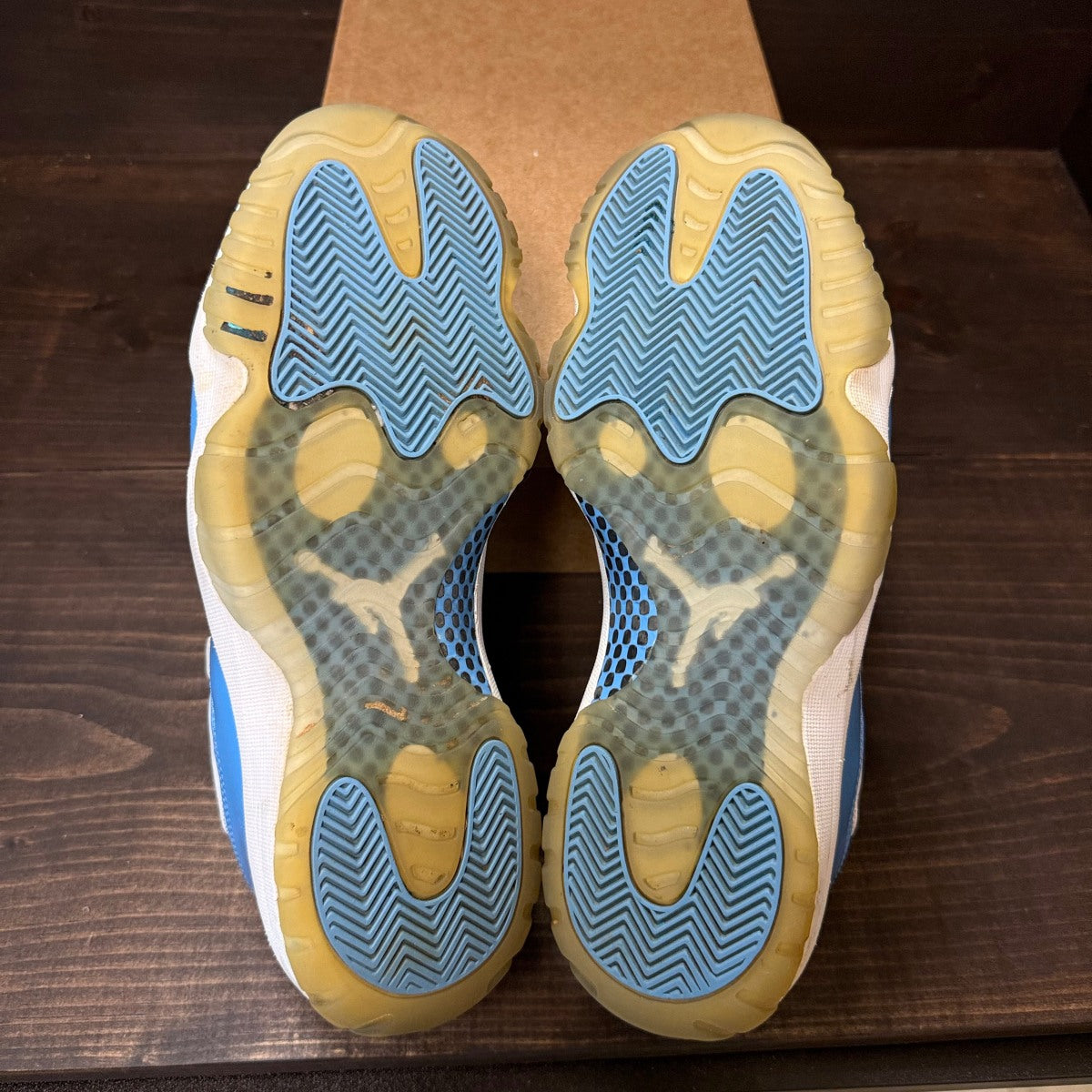 Jordan 11 Retro Low University Blue (2017) Size 10.5 (Pre-Owned) - Image 7