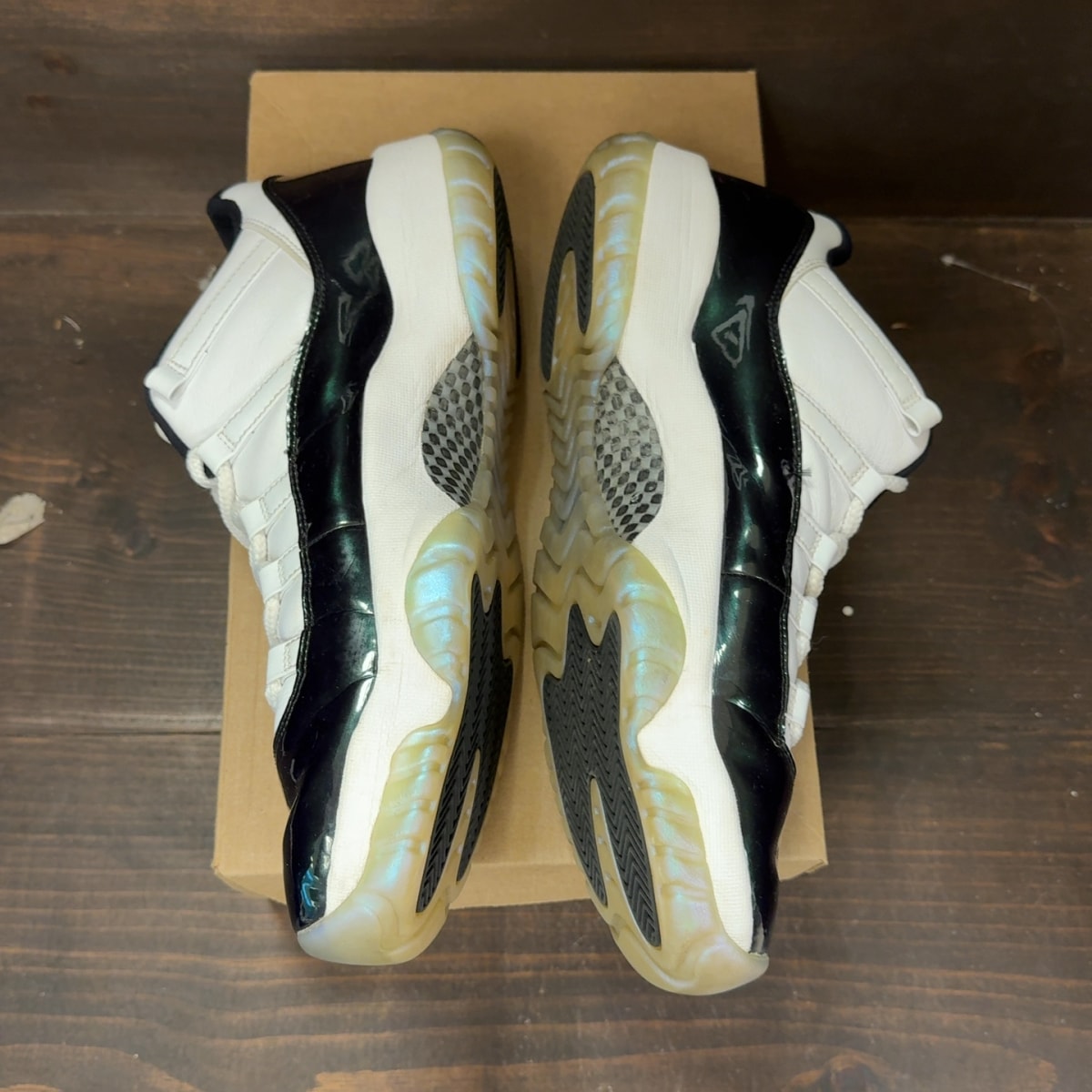 Jordan 11 Retro Low Iridescent Size 11.5 (Pre-Owned) - Image 4