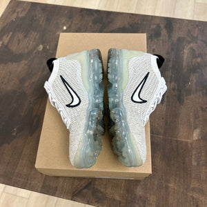 Nike Air VaporMax 2021 FK White Black Metallic Silver Size 6 (Pre-Owned) - Image 3