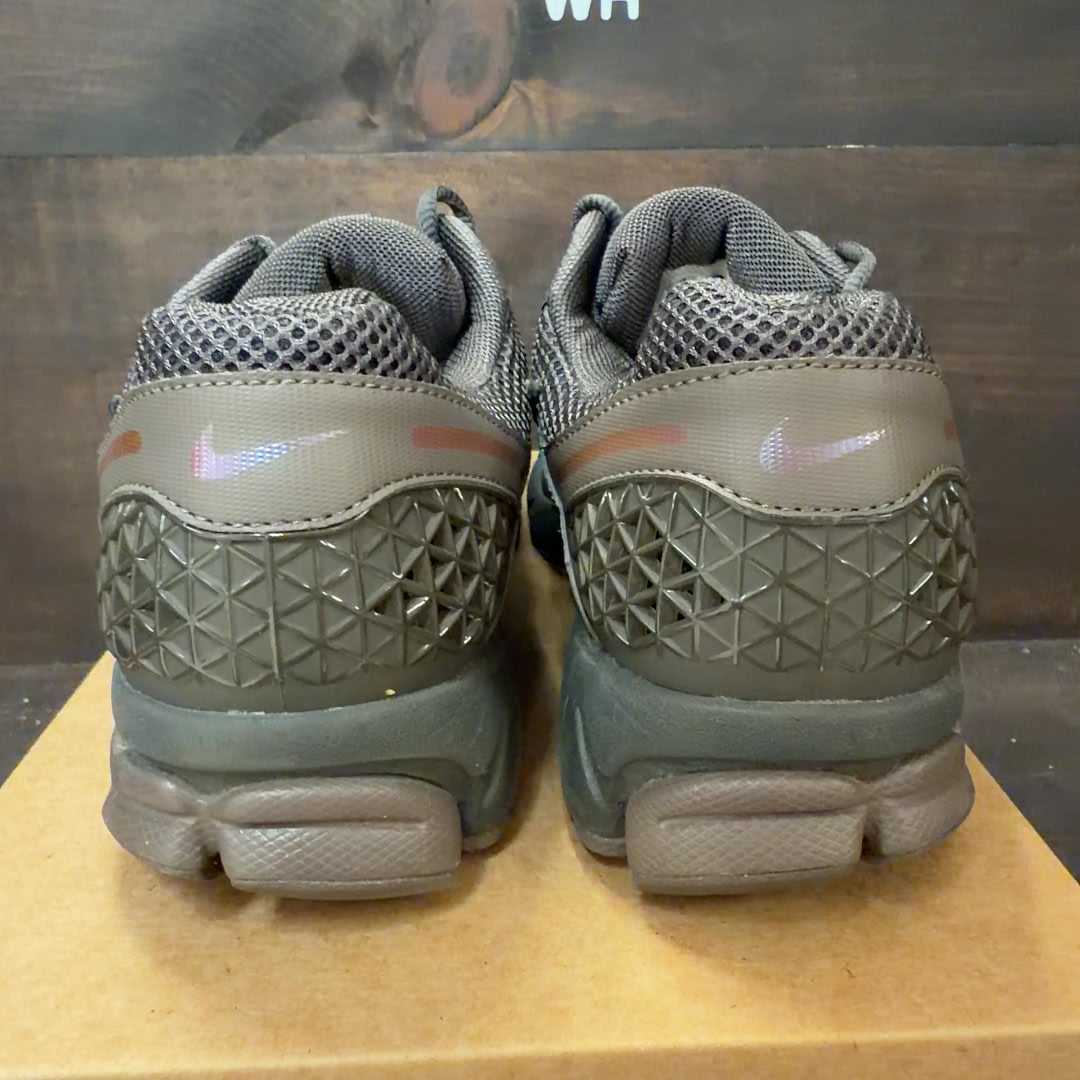 Nike Zoom Vomero 5 Cave Stone Size 10 (Pre-Owned) - Image 4