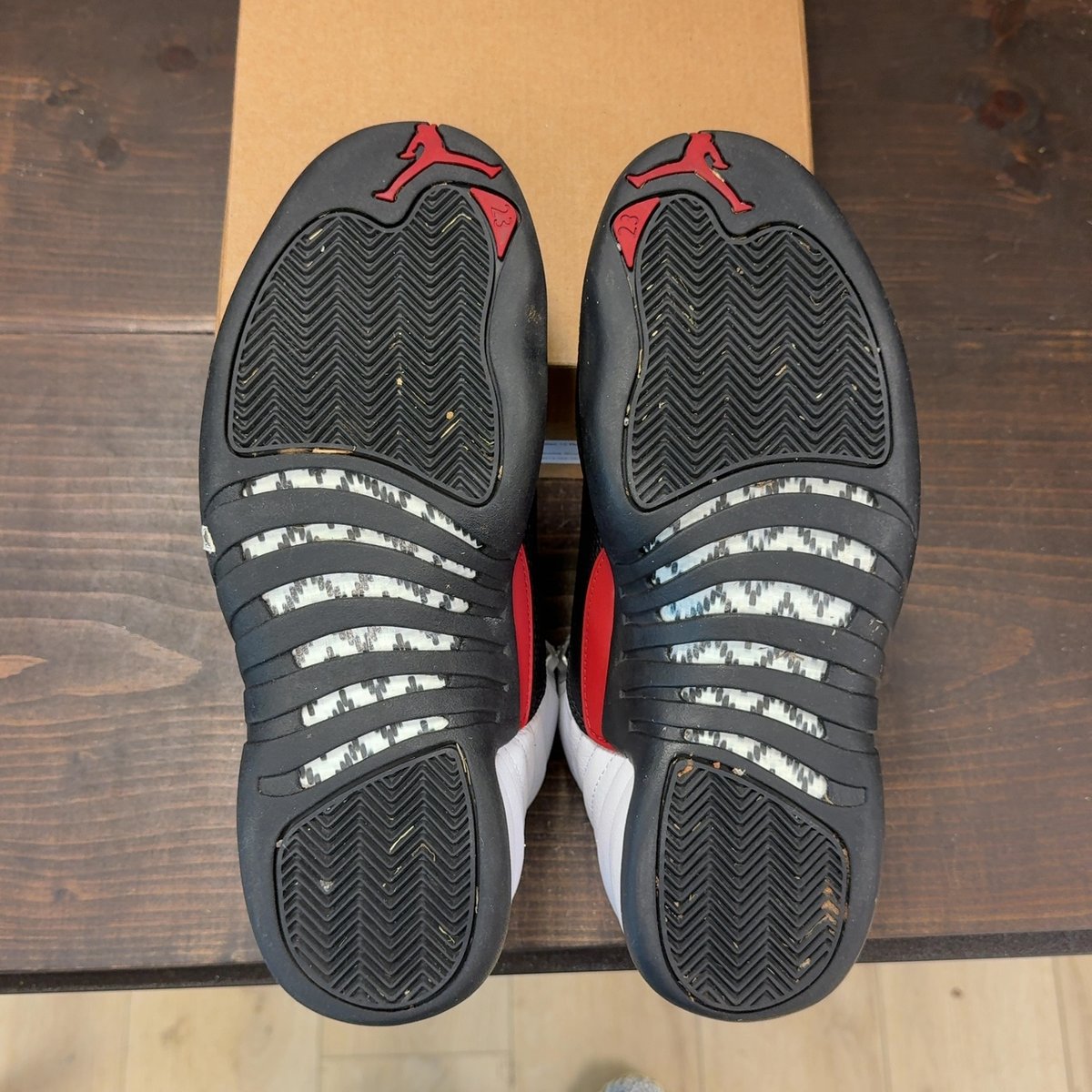 Jordan 12 Retro Taxi Flip Size 10 (Pre-Owned) - aux