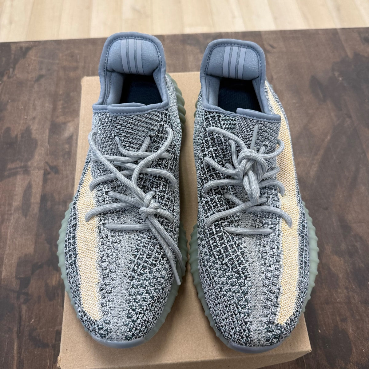 adidas Yeezy Boost 350 V2 Ash Blue Size 11 (Pre-Owned) - Image 2