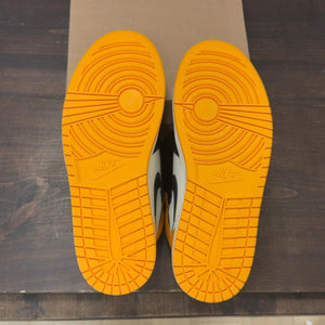 Jordan 1 Retro High OG Taxi Size 8.5 (Pre-Owned) - aux