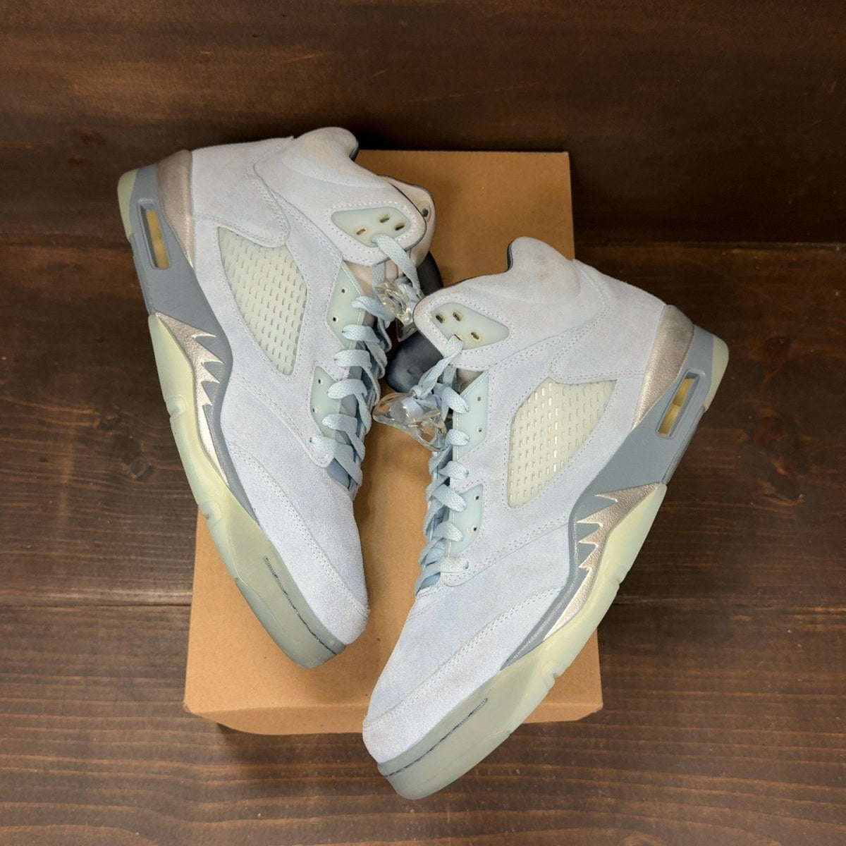 Jordan 5 Retro Bluebird (Women's) Size 12W (Pre-Owned) - Image 2