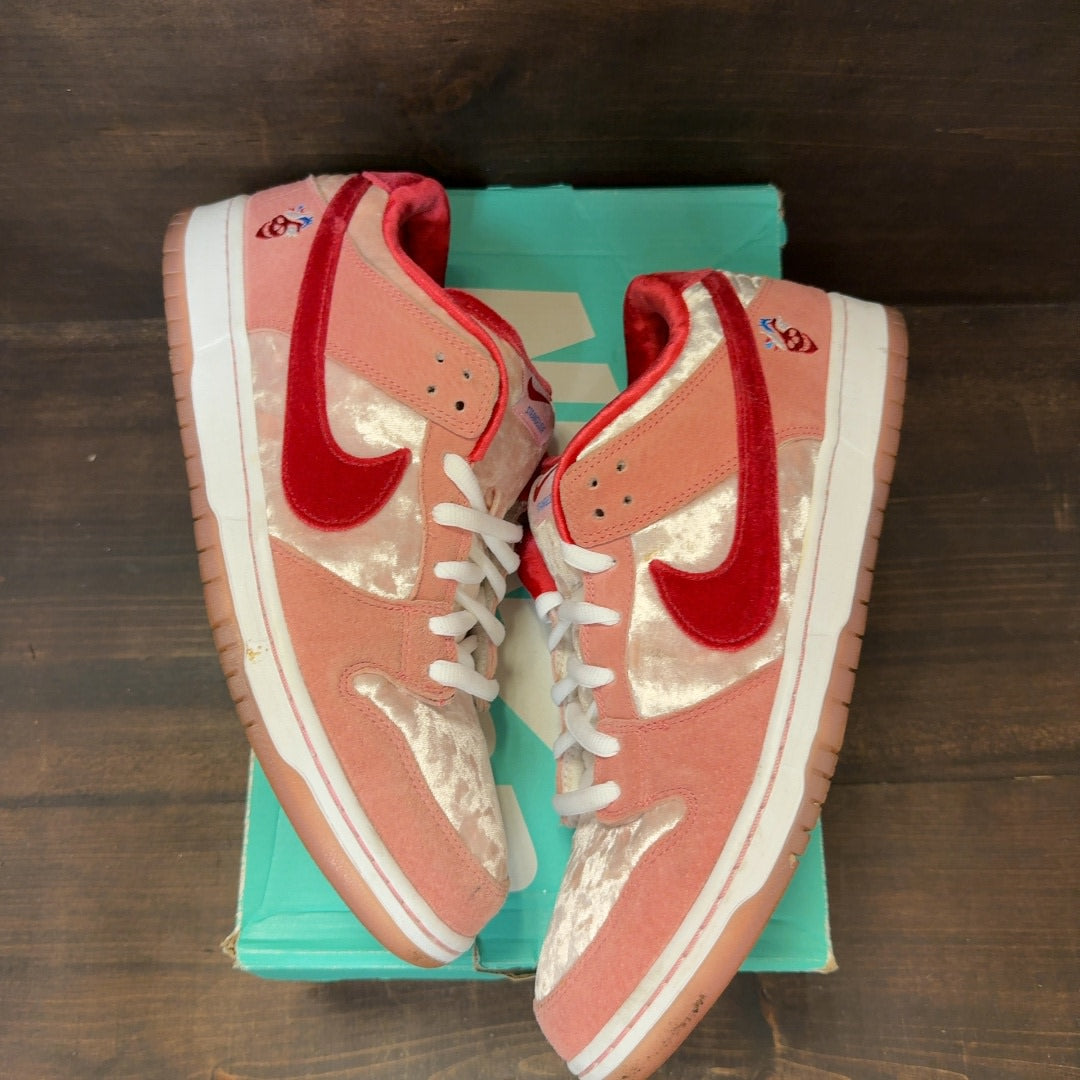 Nike SB Dunk Low StrangeLove Skateboards - Image 2