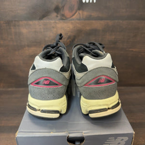 New Balance 2002R Black Grey Size 7 (Pre-Owned)
