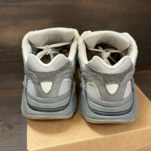 adidas Yeezy Boost 700 V2 Tephra Size 9 (Pre-Owned) - Image 4
