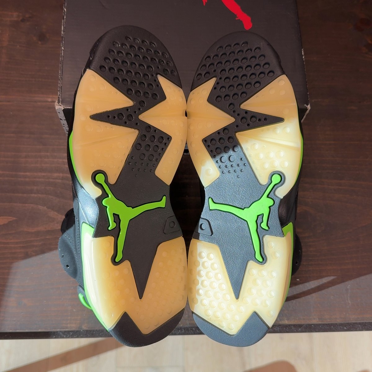 Jordan 6 Retro Electric Green Size 8 (Pre-Owned) - aux