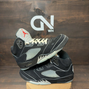 Jordan 5 Retro OG Black Metallic Reimagined Size 9.5 (Pre-Owned) - Image 1