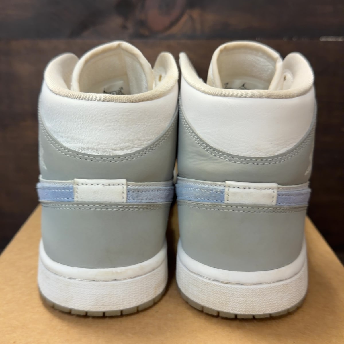 Jordan 1 Mid Wolf Grey Aluminum (Women's) Size 7W (Pre-Owned) - Image 4