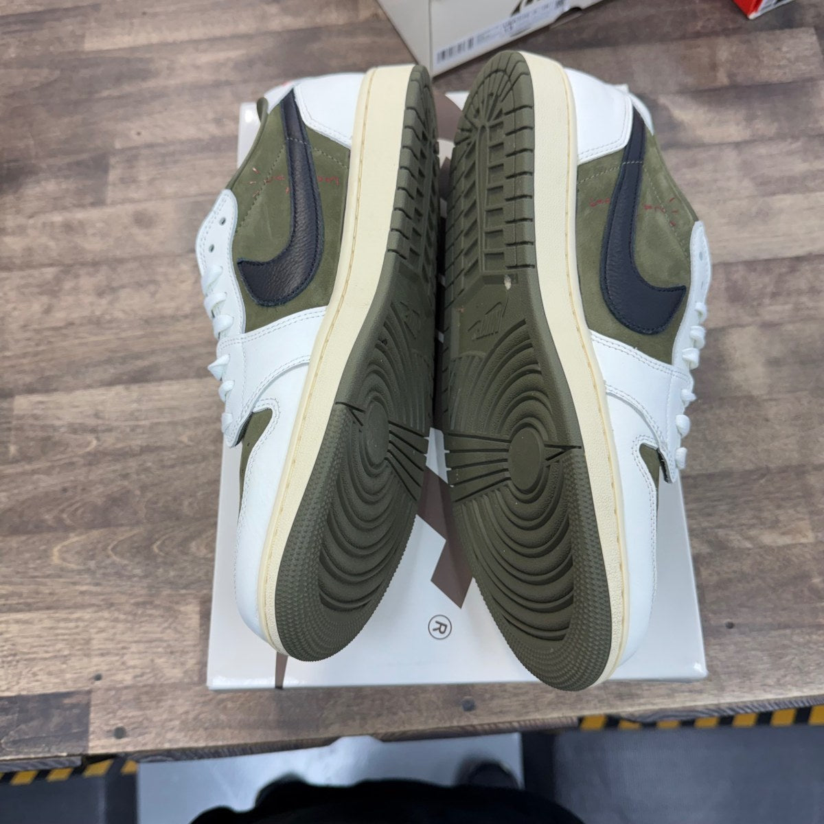 Jordan 1 Retro Low OG SP Travis Scott Medium Olive - Image 3