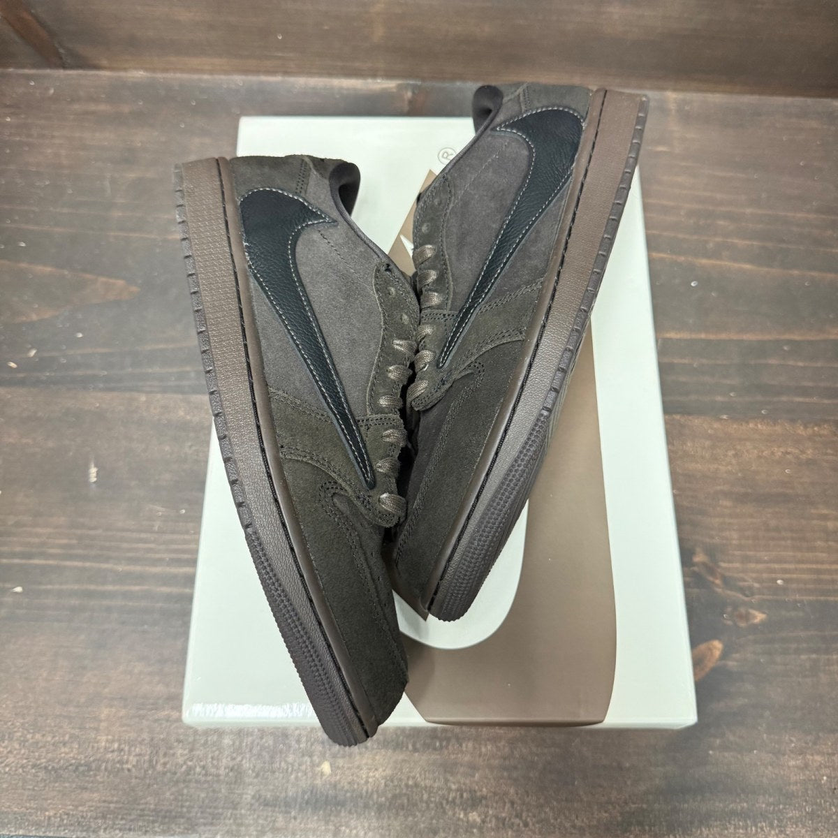 Jordan 1 Retro Low OG SP Travis Scott Velvet Brown - Image 2