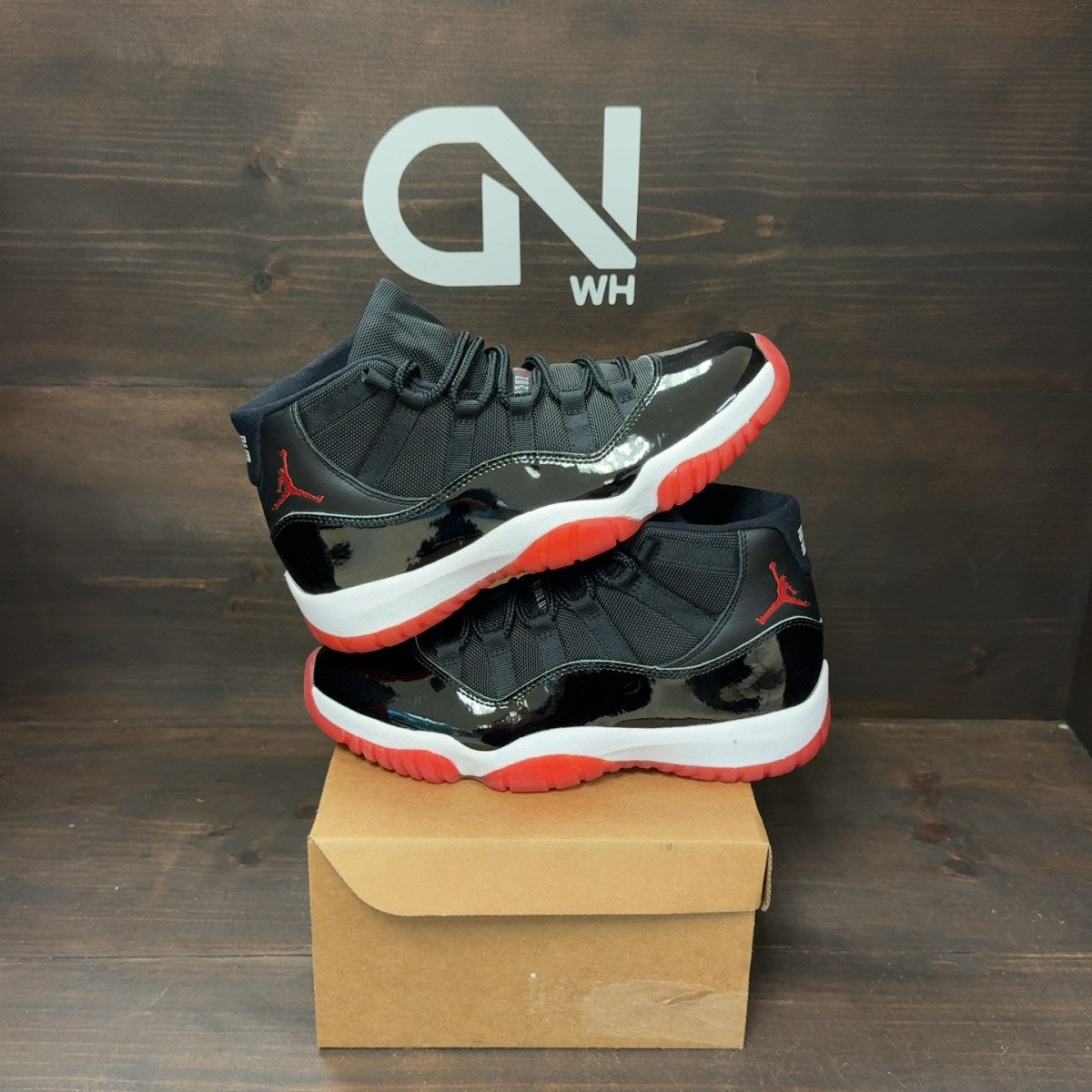 Jordan 11 Retro Playoffs Bred (2019) Size 8.5 (Pre-Owned) - Image 1