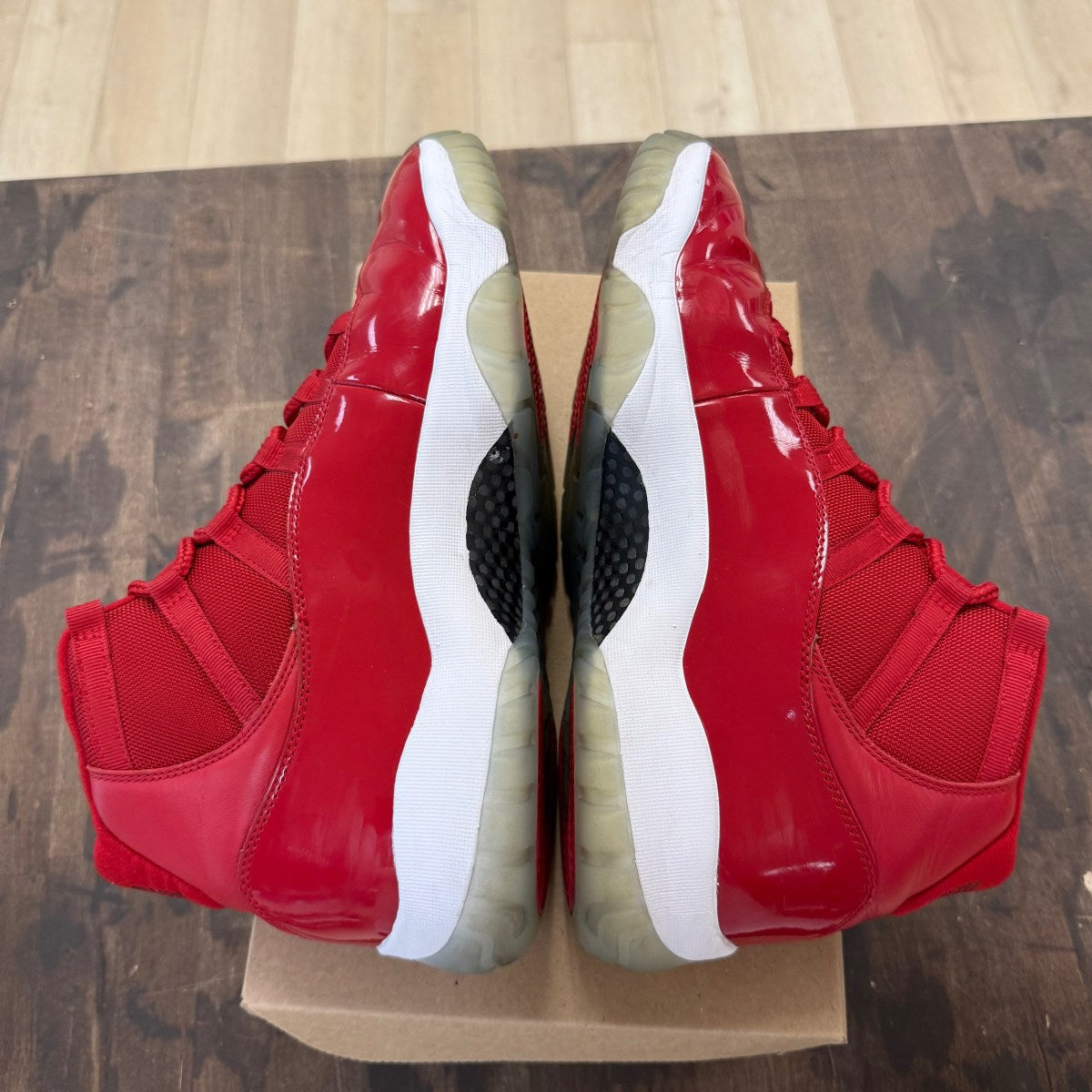 Jordan 11 Retro Win Like 96 Size 13 (Pre-Owned) - Image 3
