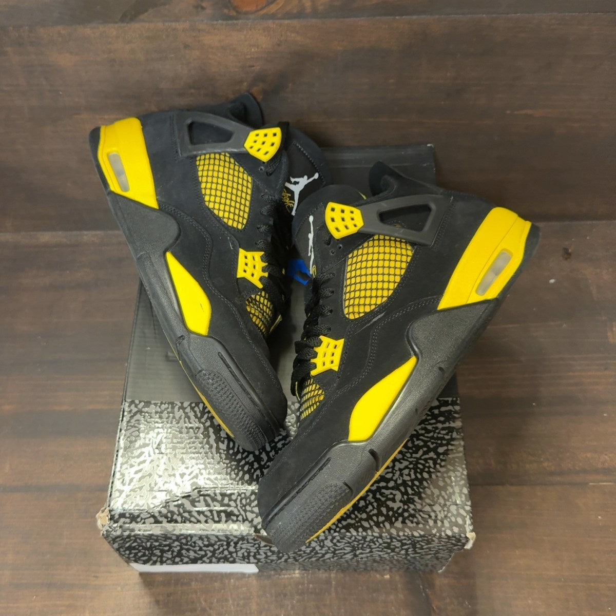 Jordan 4 Retro Thunder (2023) Size 11 (Pre-Owned) - Image 2
