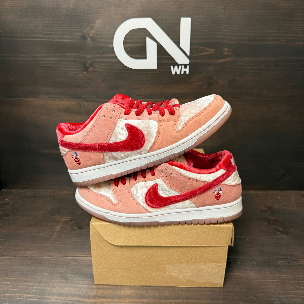 Nike SB Dunk Low StrangeLove Skateboards Size 8 (Pre-Owned) - Image 1