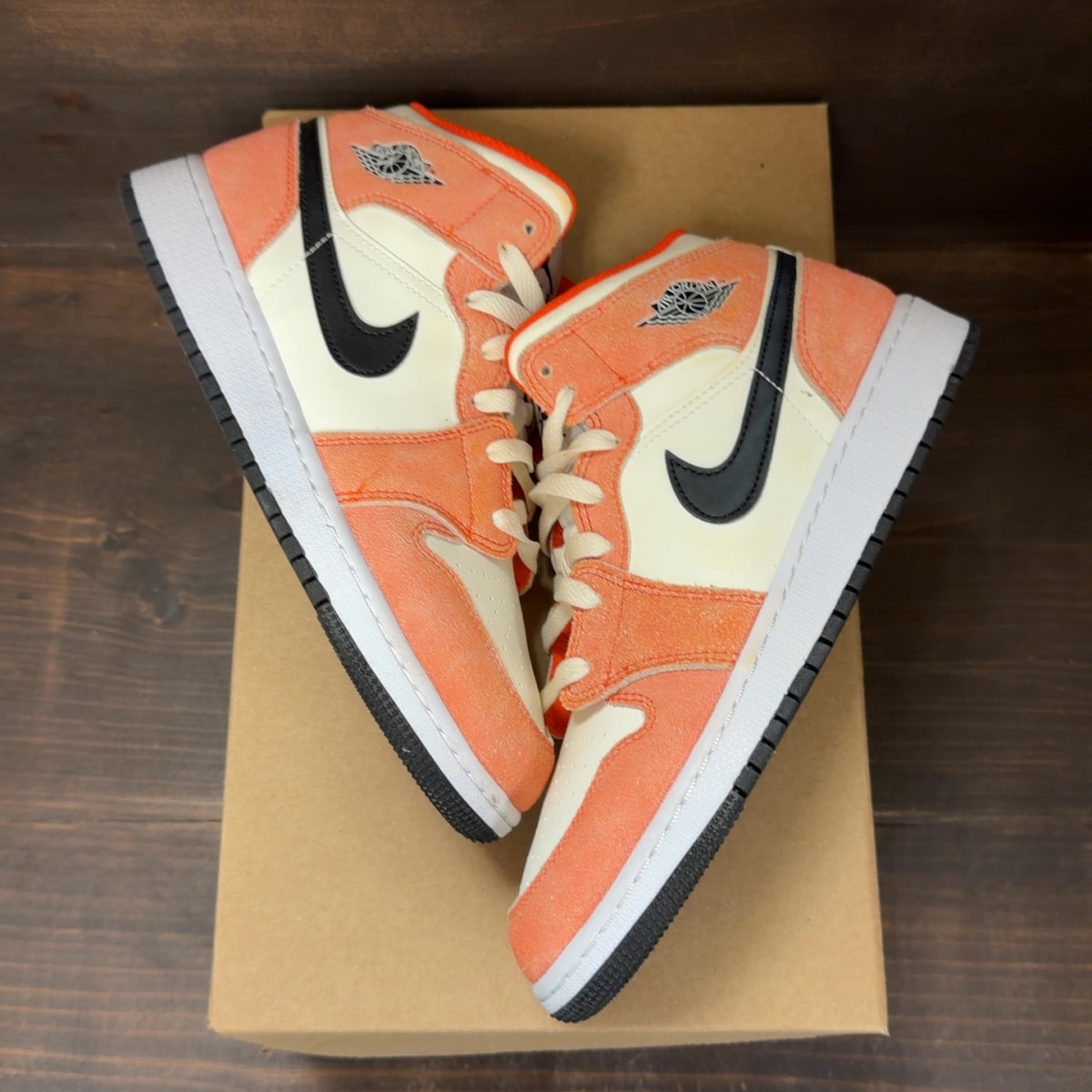 Jordan 1 Mid SE Orange Suede (GS) Size 6.5Y (Pre-Owned) - Image 2