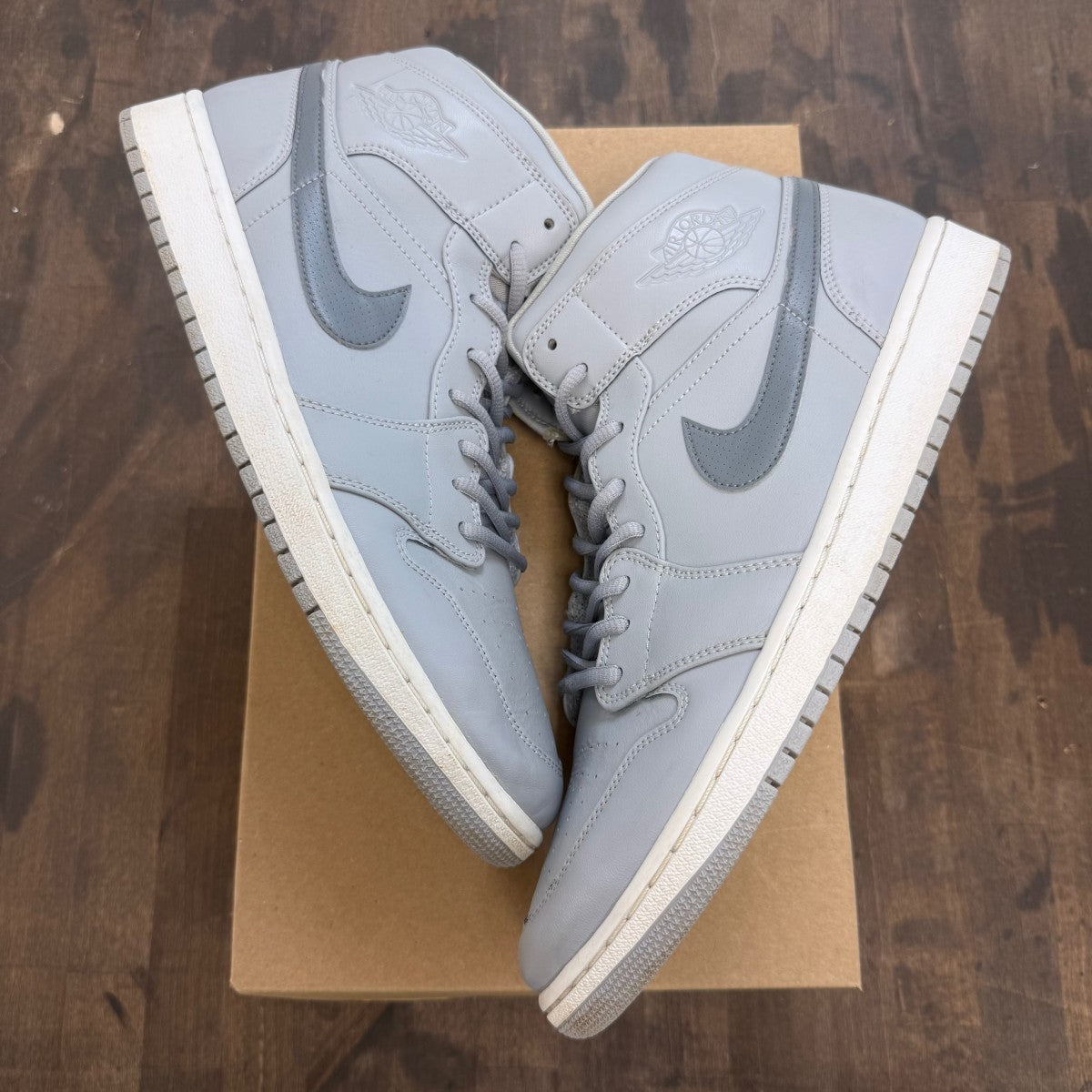 Jordan 1 Retro Mid Wolf Grey Cool Grey Size 12 (Pre-Owned) - Image 1