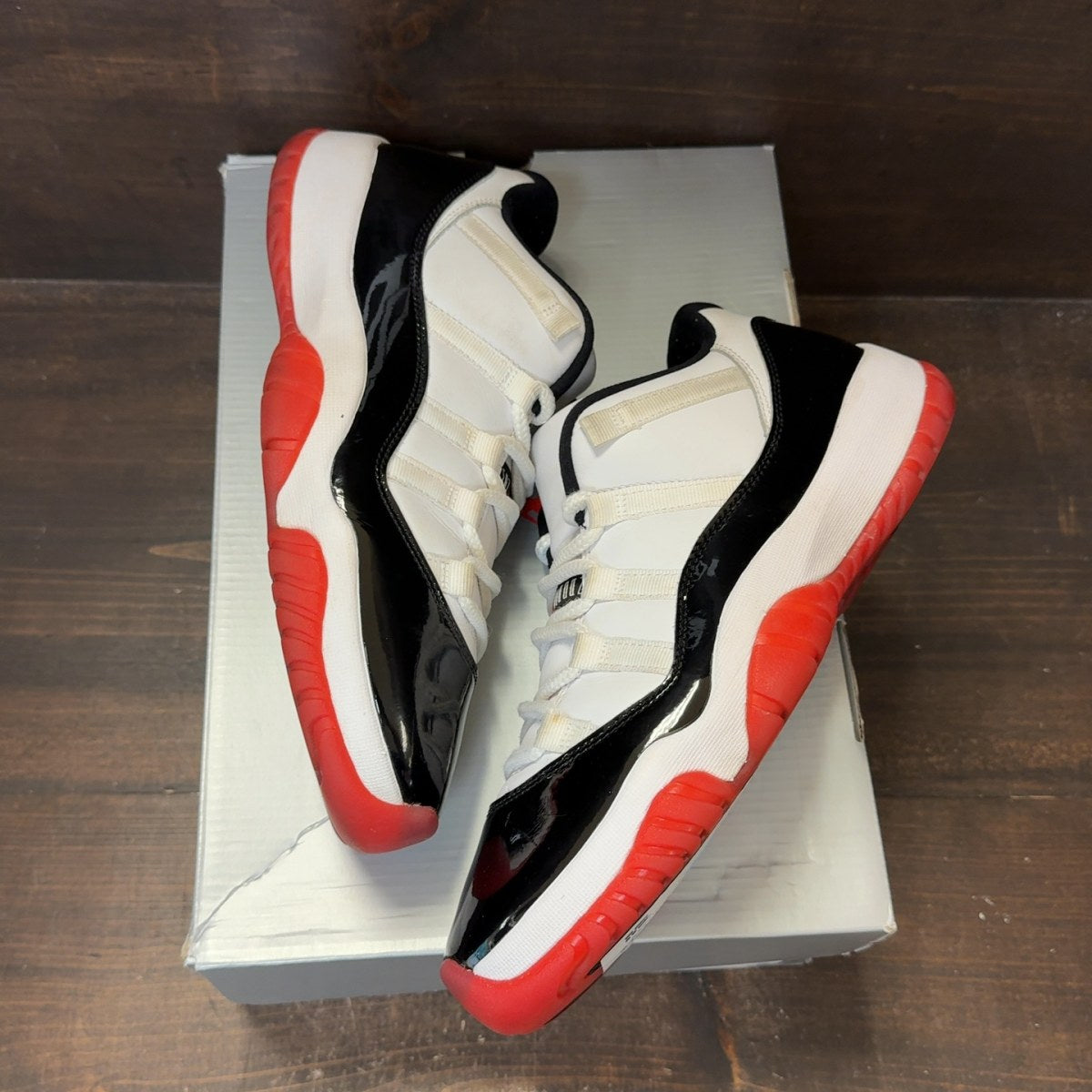 Jordan 11 Retro Low Concord Bred Size 9.5 (Pre-Owned) - Image 2