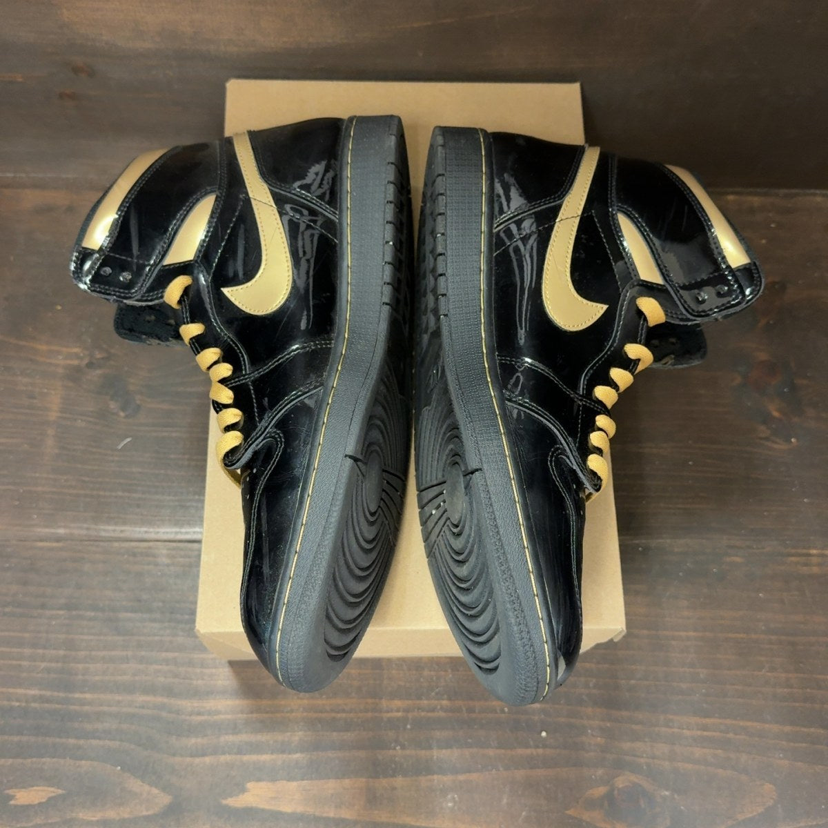 Jordan 1 Retro High Black Metallic Gold (2020) Size 13 (Pre-Owned) - Image 4