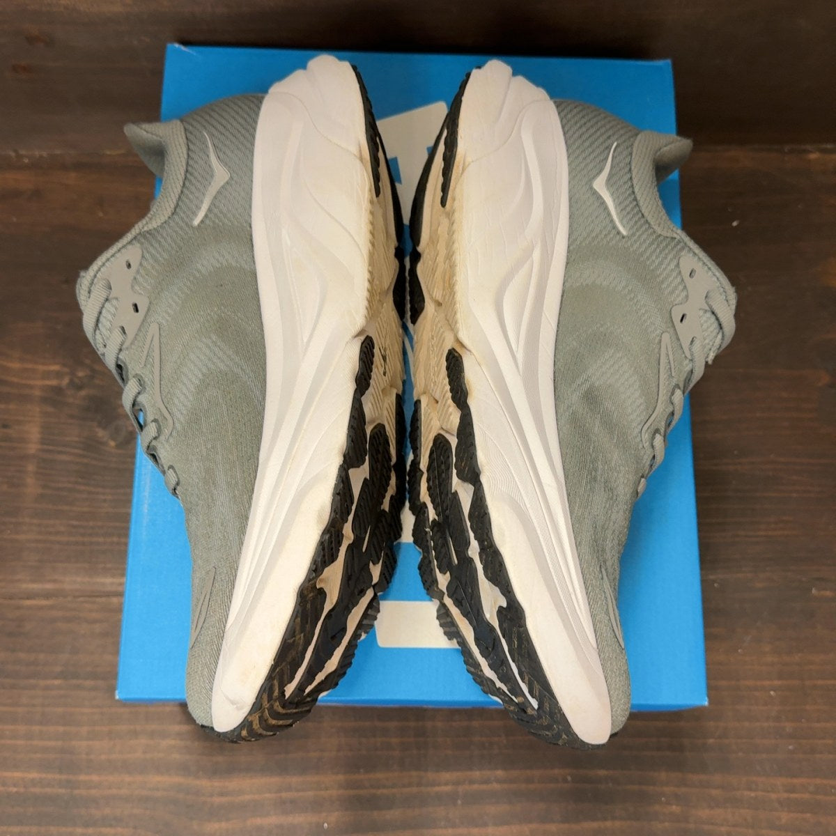 Hoka One One Arahi 8 Asteroid Silver Size 9 (Pre-Owned) - Image 4