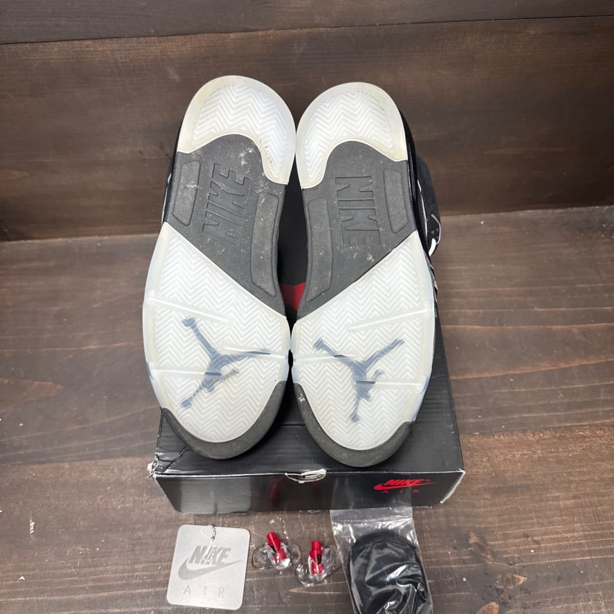 Jordan 5 Retro OG Black Metallic Reimagined Size 7.5 (Pre-Owned) - box
