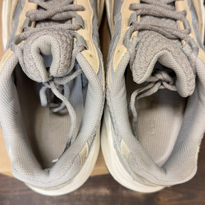 adidas Yeezy Boost 700 V2 Cream Size 7 (Pre-Owned) - aux