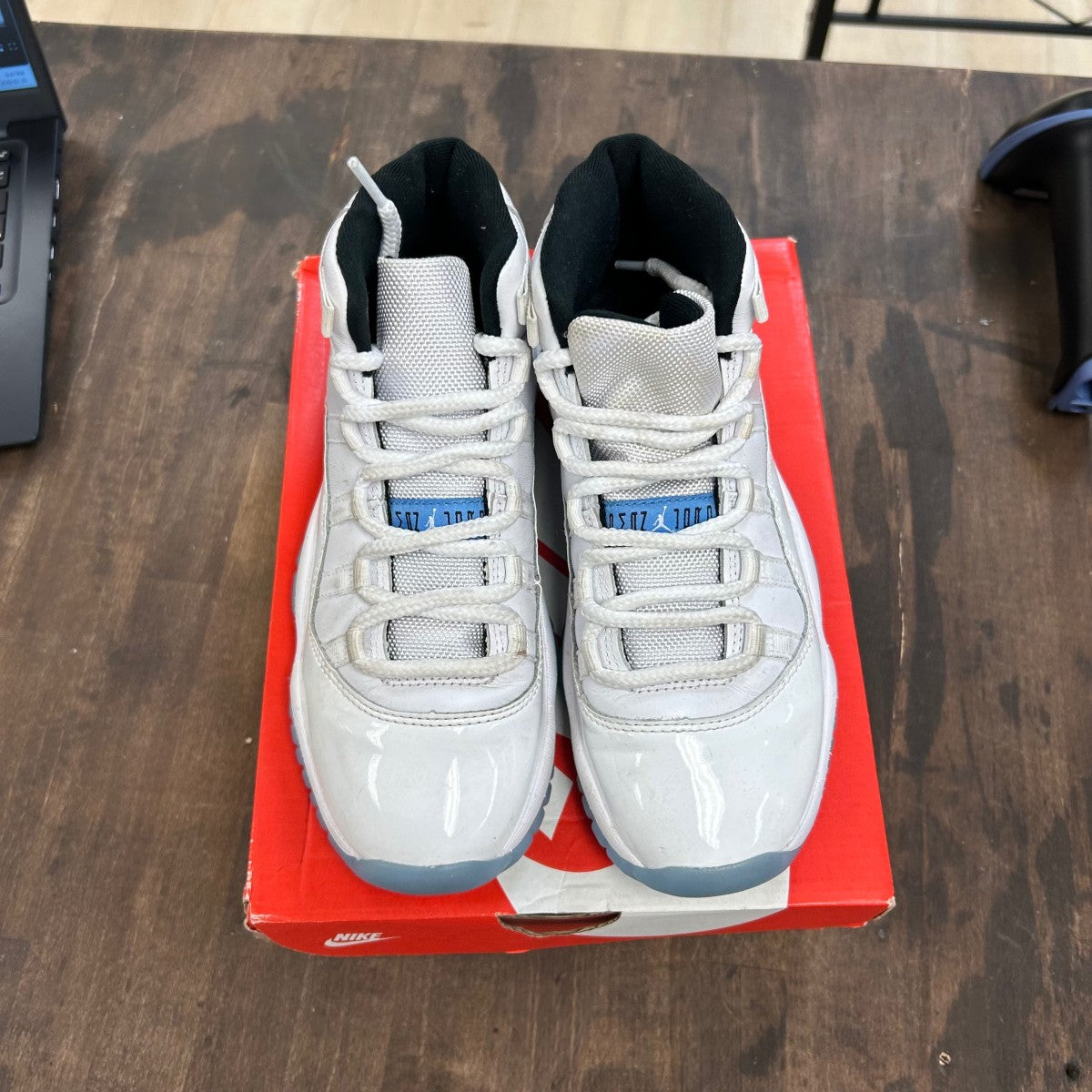 Jordan 11 Retro Legend Blue (2024) (GS) Size 4Y (Pre-Owned) - Image 2