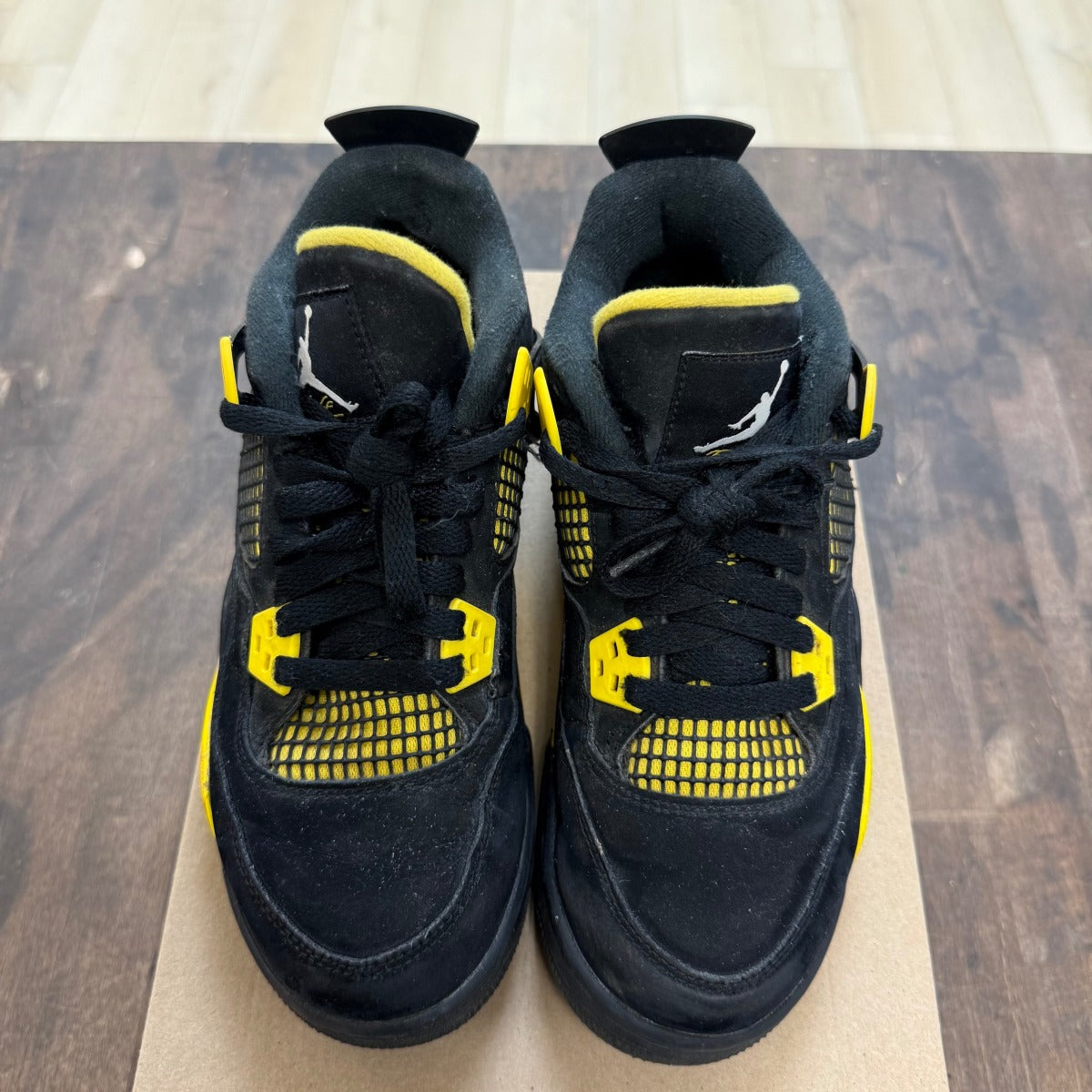 Jordan 4 Retro Thunder (2023) (GS) Size 6Y (Pre-Owned) - Image 2