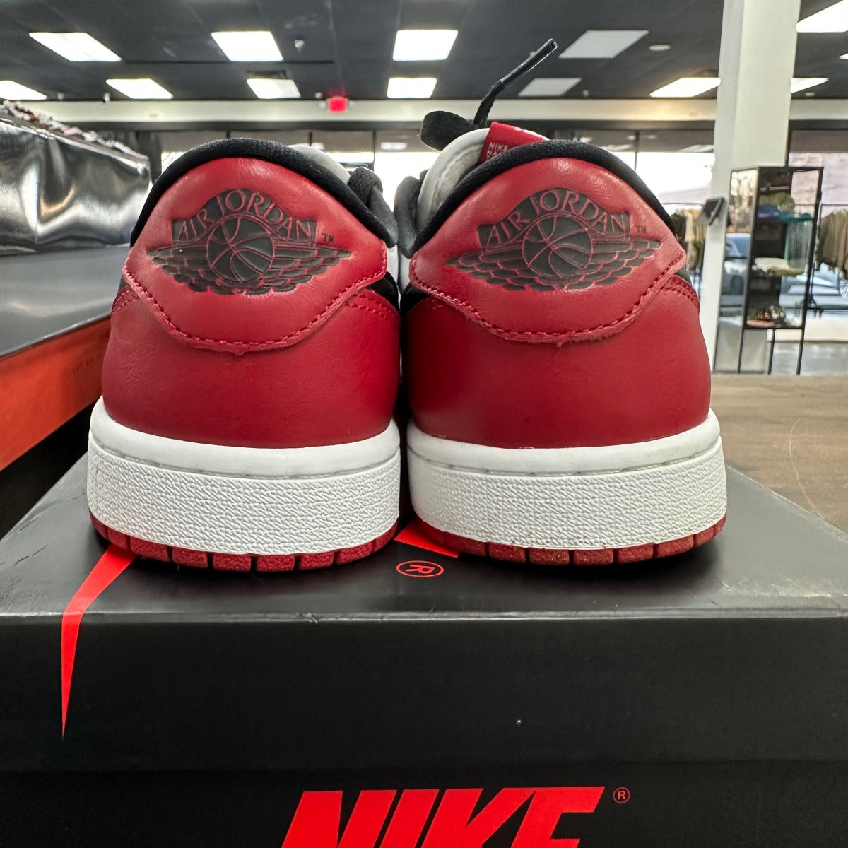 Jordan 1 Retro Low OG Chicago (2025) - Image 4