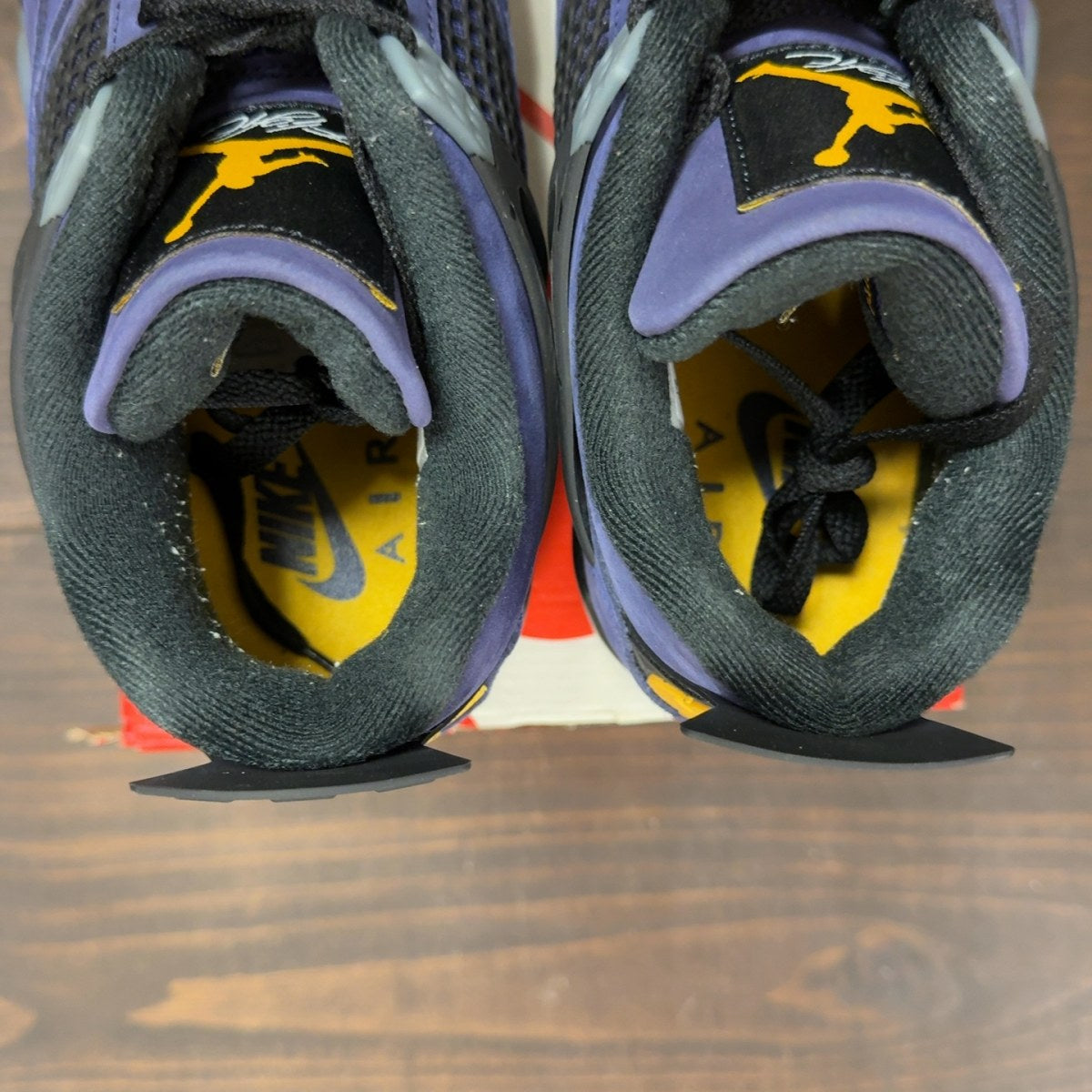 Jordan 4 Retro Lakers Size 9.5 (Pre-Owned) - Image 6