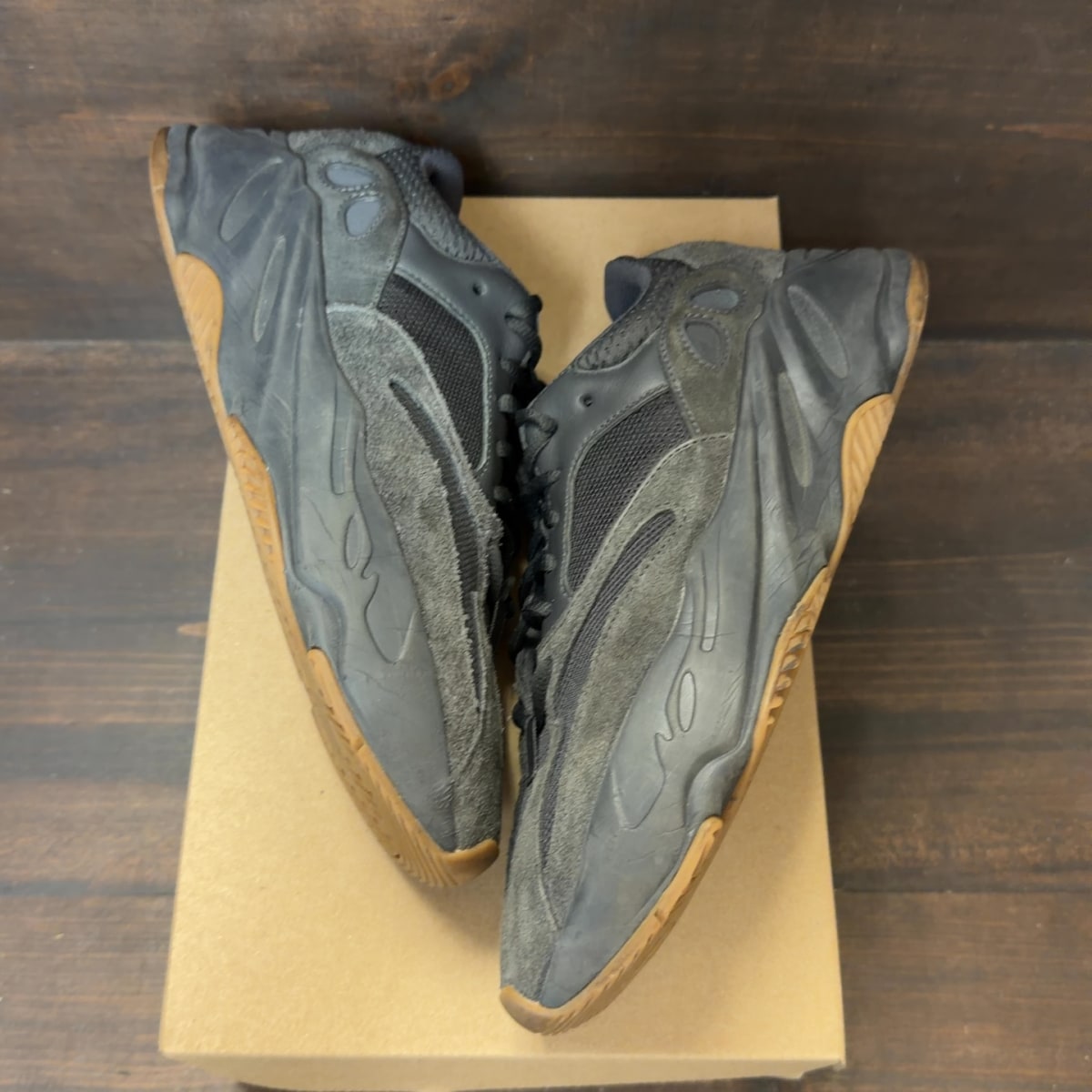 adidas Yeezy Boost 700 Utility Black Size 9.5 (Pre-Owned) - Image 2