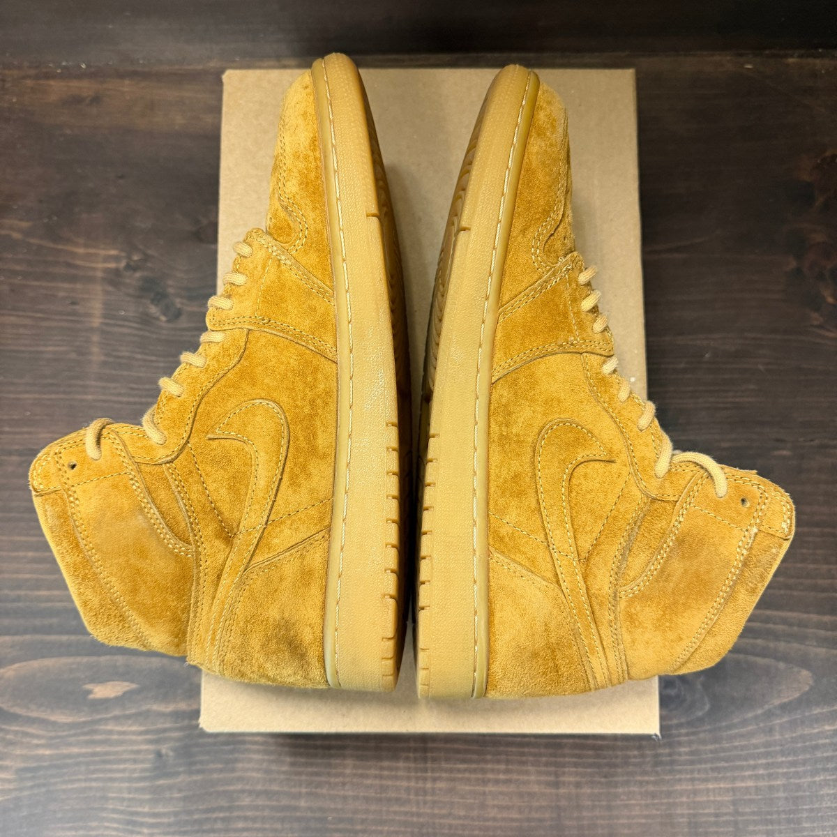 Jordan 1 Retro High Wheat Size 8.5 (Pre-Owned) - Image 5