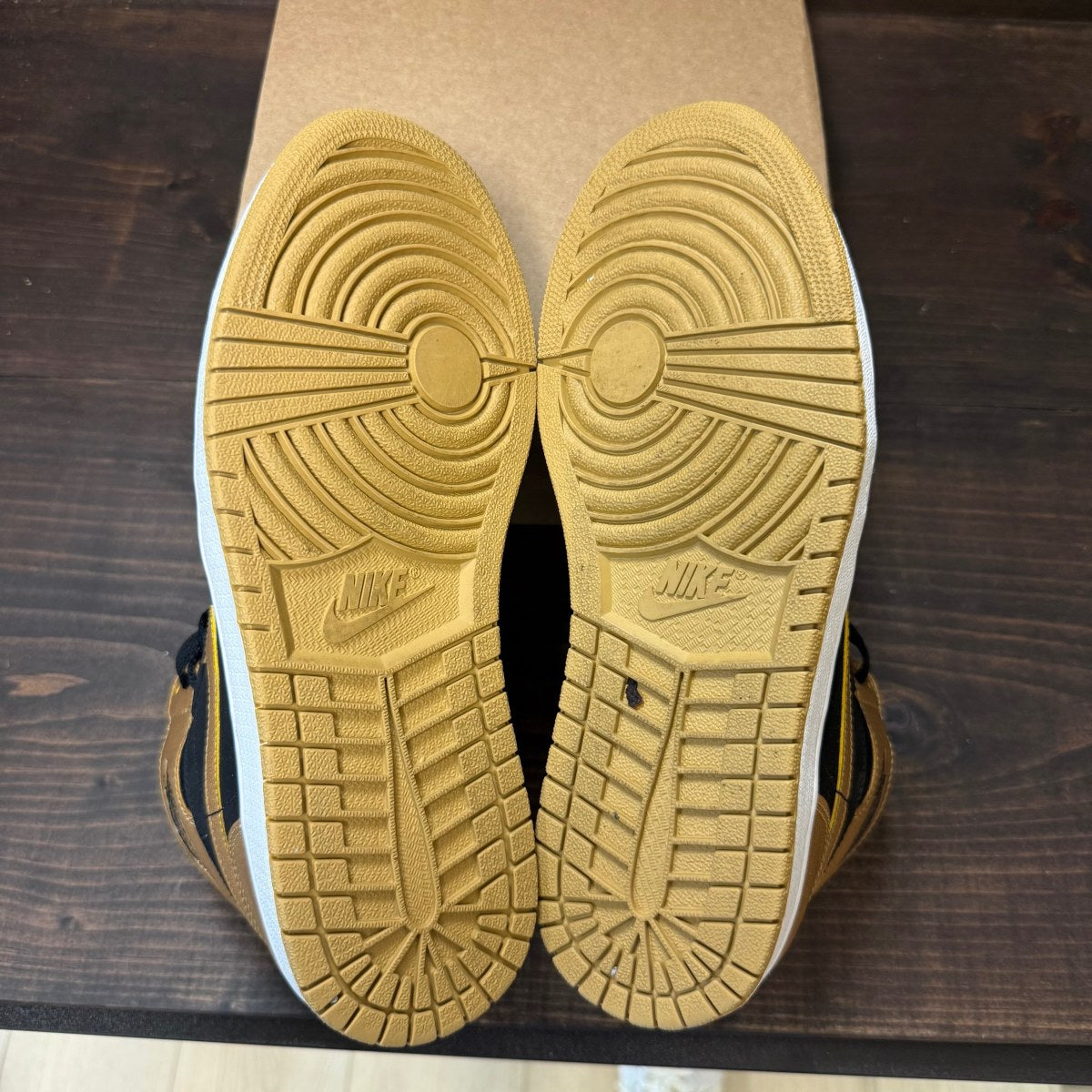 Jordan 1 Retro Melo PE Size 8.5 (Pre-Owned) - Image 6