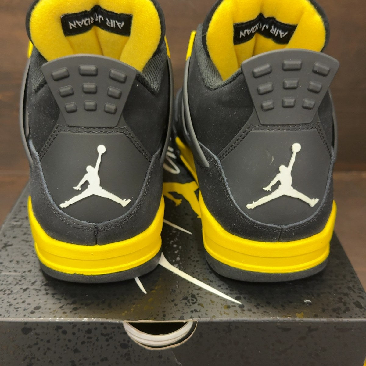Jordan 4 Retro Thunder (2023) - Image 5