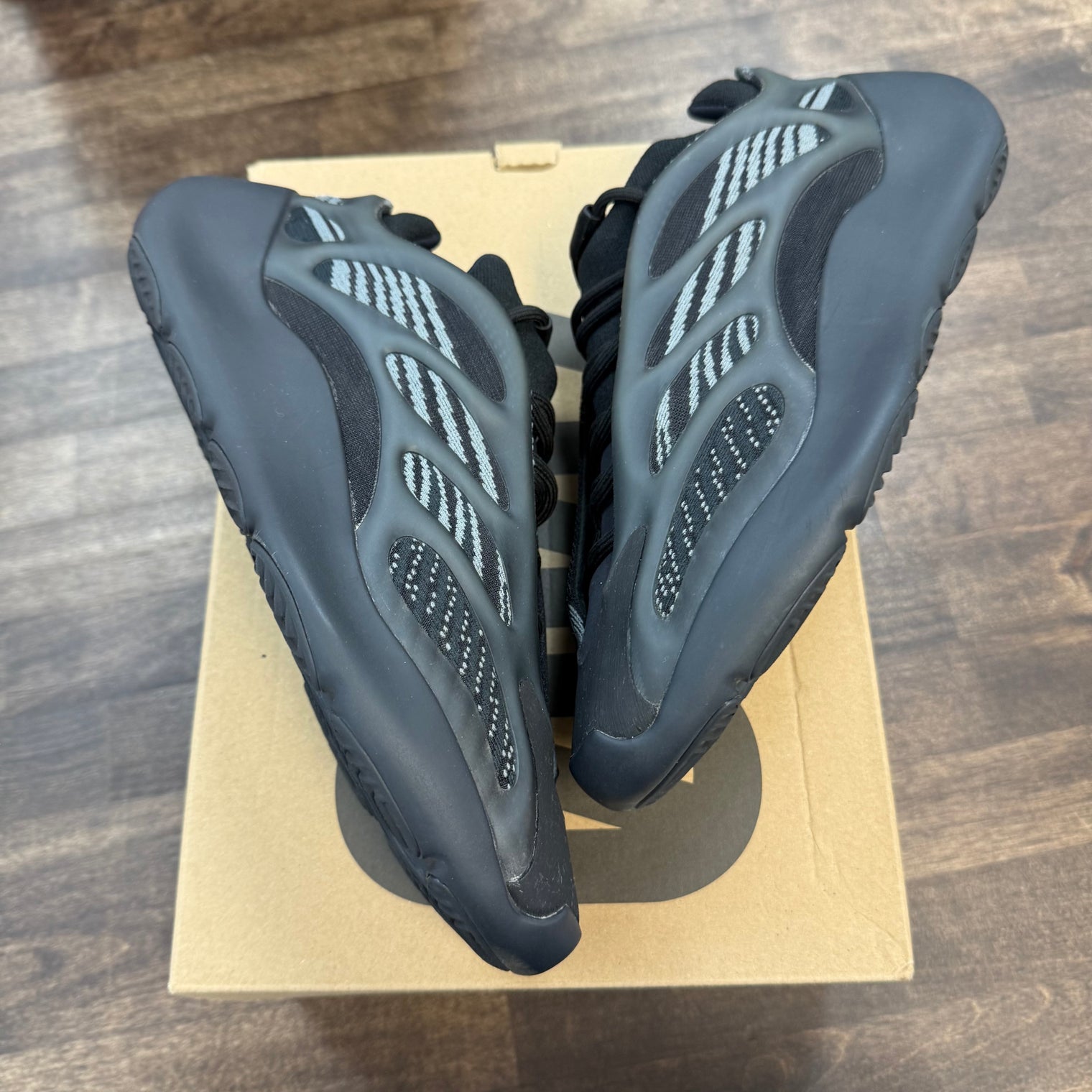 Dark Glow Yeezy 700 V3 (USED)