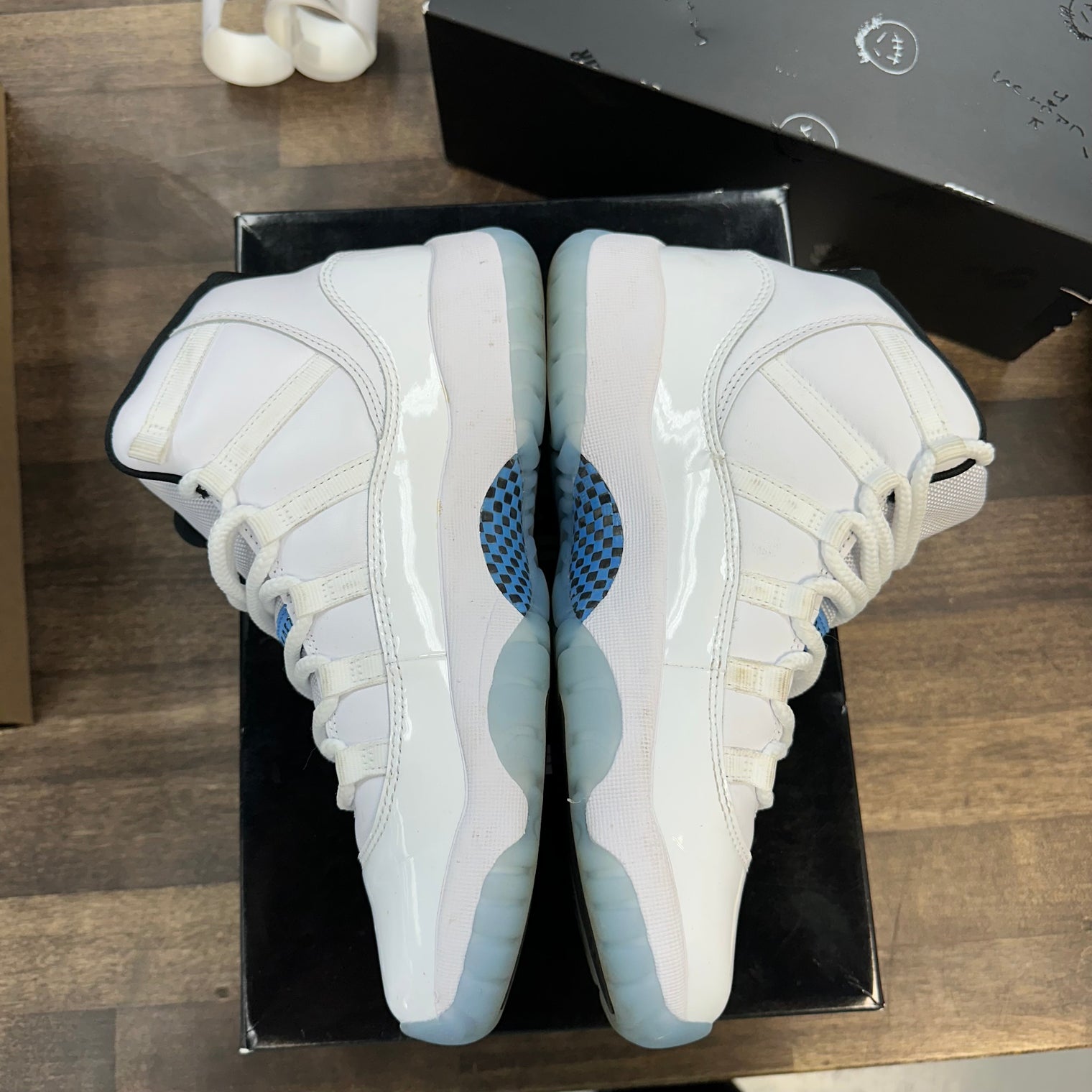 Jordan 11 Retro Legend Blue (2024) (GS) (USED)